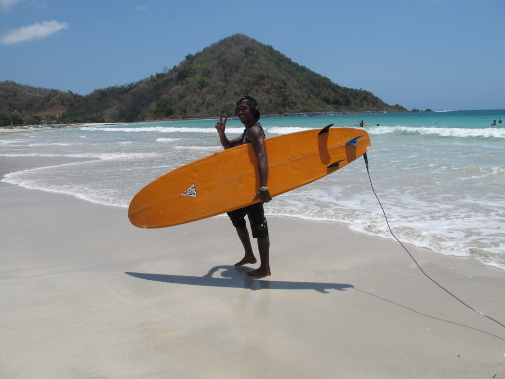 Surflehrer Ayas- Surfen Indonesien